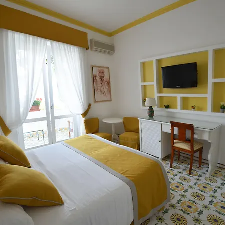 Hotel Gatto Bianco 4*