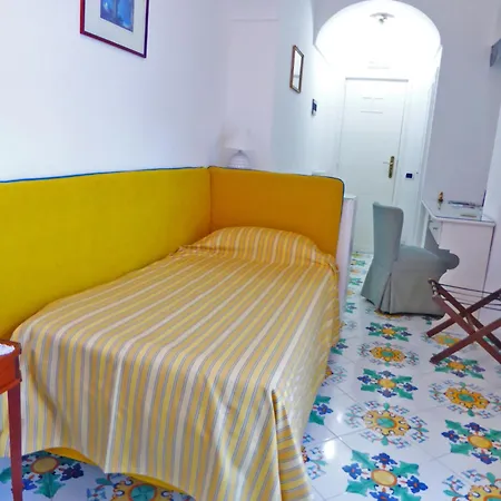 Gatto Bianco קאפרי