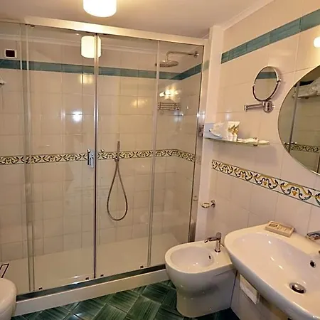 Gatto Bianco מלון 4*