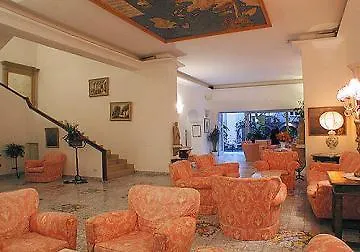 Gatto Bianco 4* קאפרי