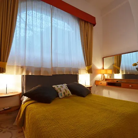 Hotel Gatto Bianco 4*